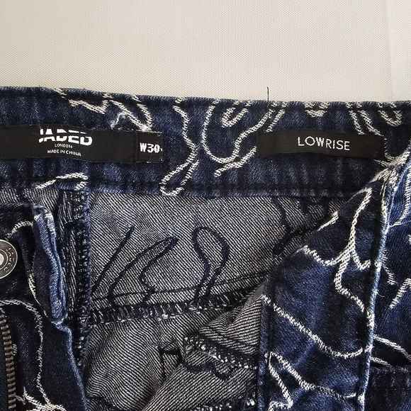 Jaded London W30 Low Rise Butterfly Embossed Denim Boyfriend Jeans - Picture 8 of 12